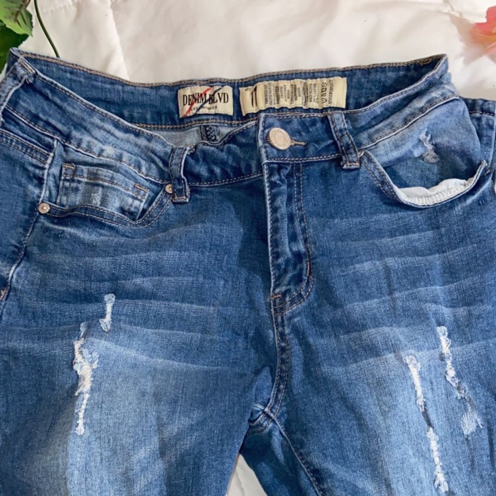 Distressed dark blue jeans 💙